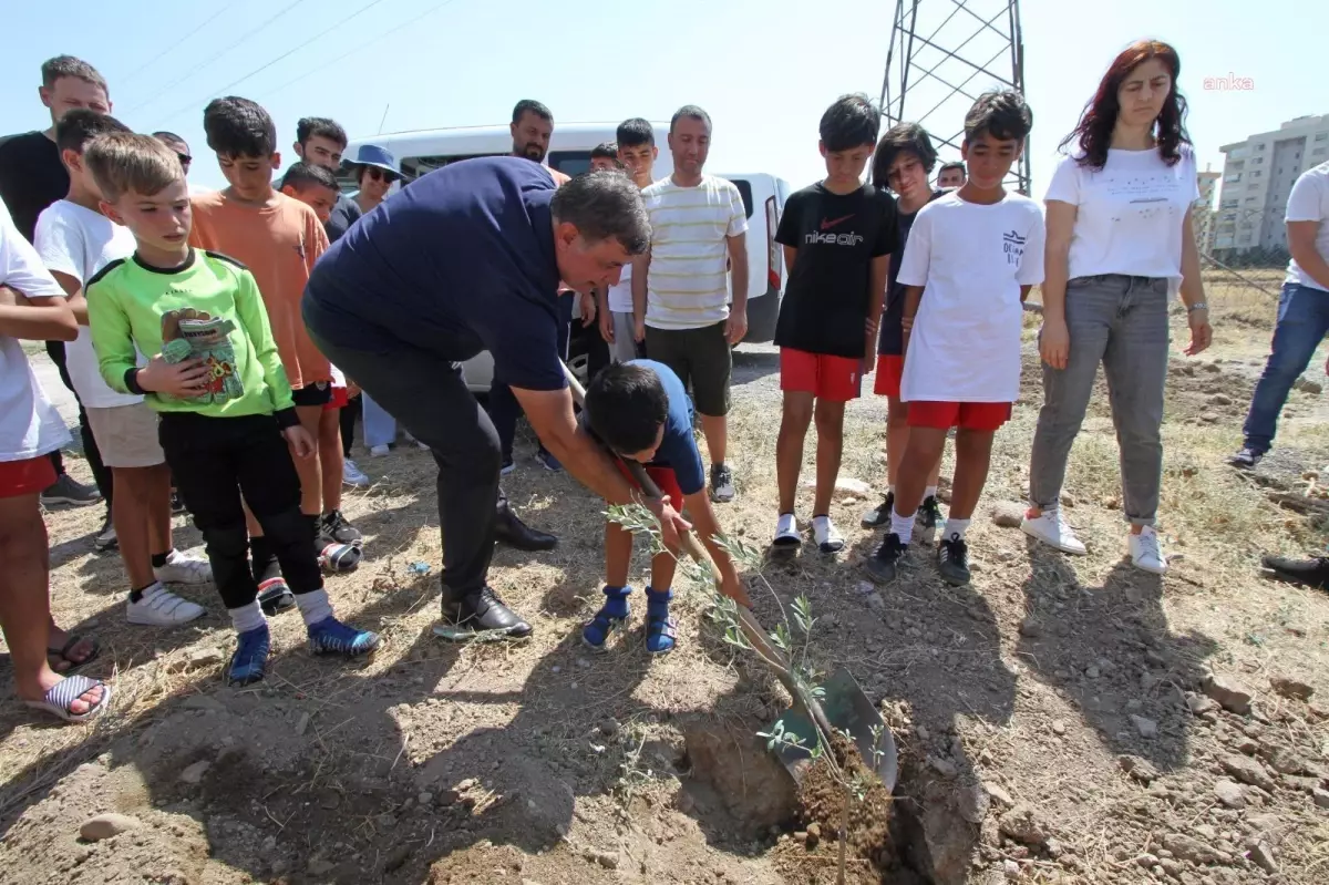 Diyarbakır ve Mardin\'den Gelen Genç Futbolcular, İzmir Karşıyaka\'da Fidan Dikti