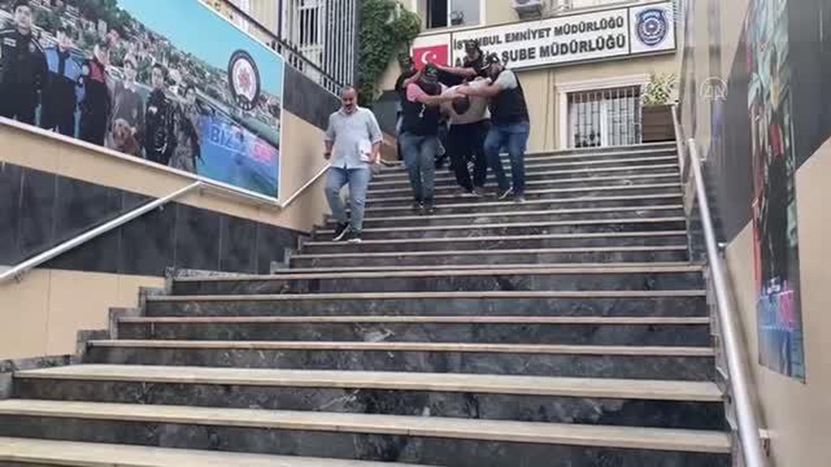 Fatih\'te bir kişiyi silahla öldürdükleri öne sürülen 2 zanlı tutuklandı