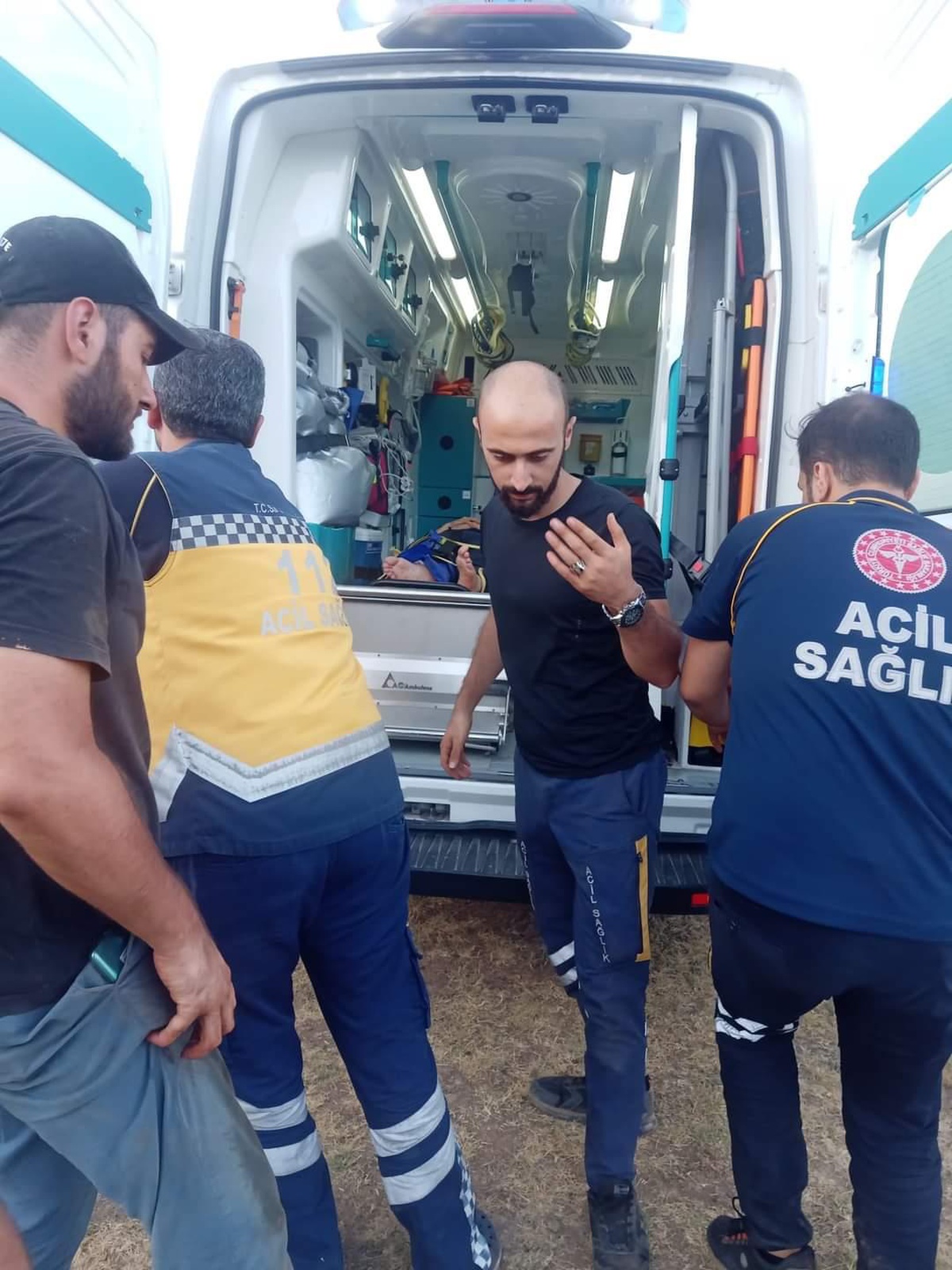 Gaziantep\'te dağlık arazide mahsur kalan yaralı kadın kurtarıldı