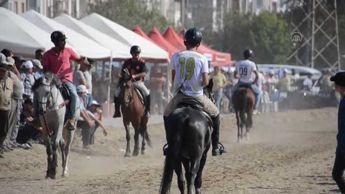 Manisa'da 'Geleneksel Rahvan At Yarışları' yapıldı