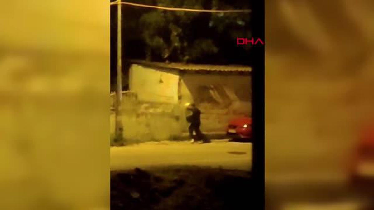 İSTANBUL-KÜÇÜKÇEKMECE\'DE SOKAK ORTASINDA TARTIŞTIĞI KADINA YUMRUKLA SALDIRDI