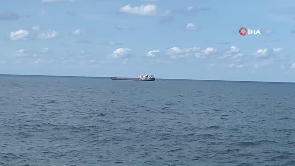 Limanda rüzgarla birlikte dalgalar oluştu