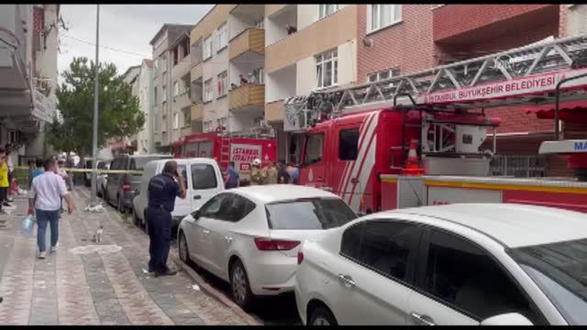 İstanbul\'da bir apartmanda çıkan yangında 4 kişi dumandan etkilendi