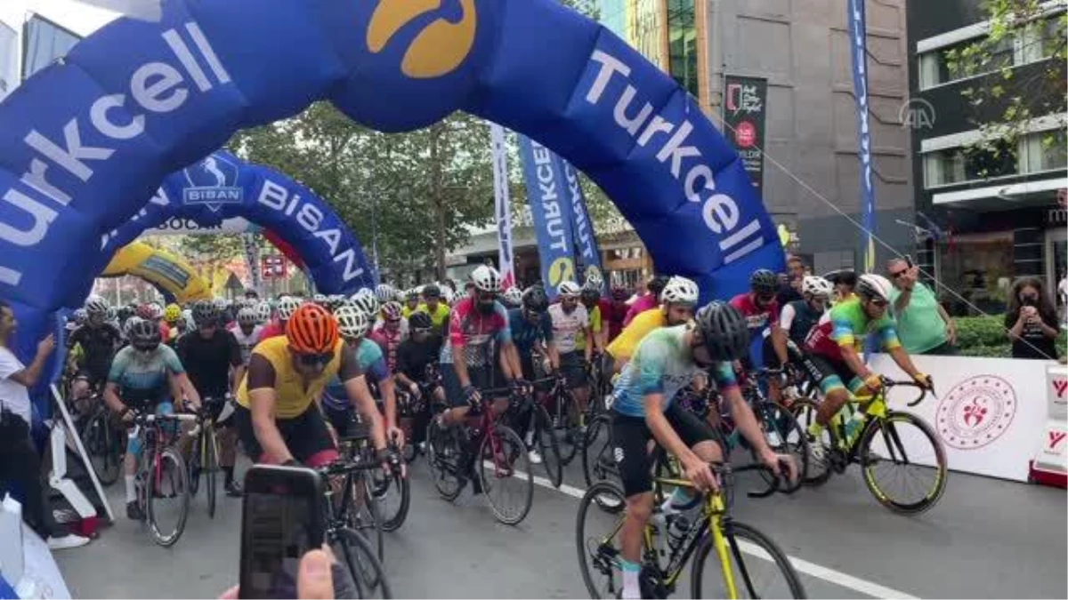 Turkcell Granfondo Yol Bisiklet Yarışı - Bitiş noktasında gerçekleşen kazada bazı sporcular yaralandı