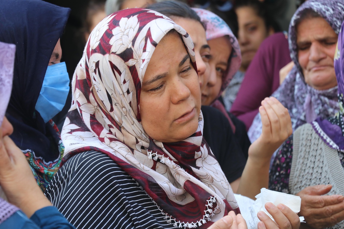 Yeni görev yerine giderken kazada yaşamını yitiren öğretmenin cenazesi Isparta\'da toprağa verildi