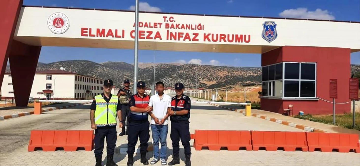 Antalya\'da 6 yıl hapis cezası bulunan şüpheli jandarmaya takıldı