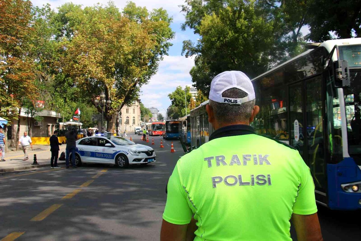 Başkent\'te çakarlı araç denetimi