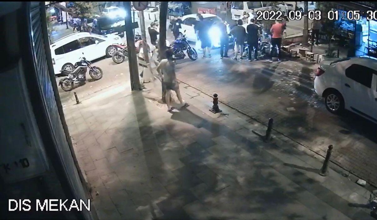 Bayrampaşa\'da aynı noktada meydana gelen 2 kaza kamerada: 4 yaralı