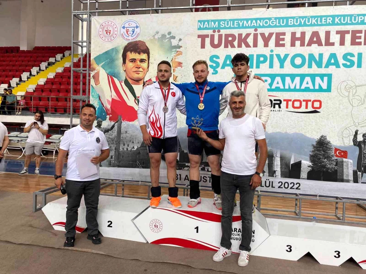 Belediye Başkanı Serhat Oğuz, 2 Türkiye Birinciliği, bir 3\'üncülük elde eden sporcuları kutladı