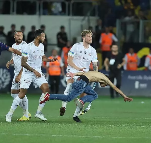 Olaylı maçın kahramanı Beşiktaşlı futbolcu Oğuzhan Akgün, sessizliğini bozdu