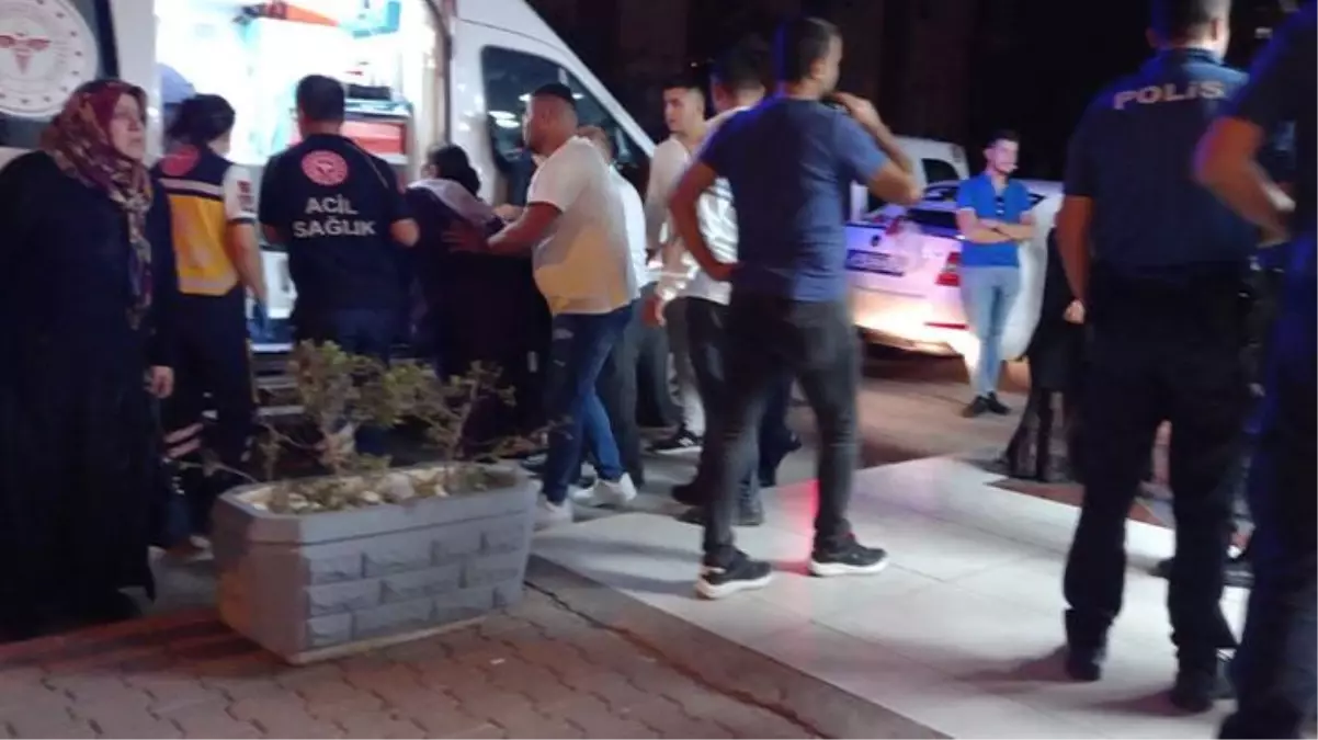 Düğünde "yok artık" dedirten anlar! Gelin ve damat tarafı, çalınan şarkıda anlaşmazlık yaşayarak birbirine girdi