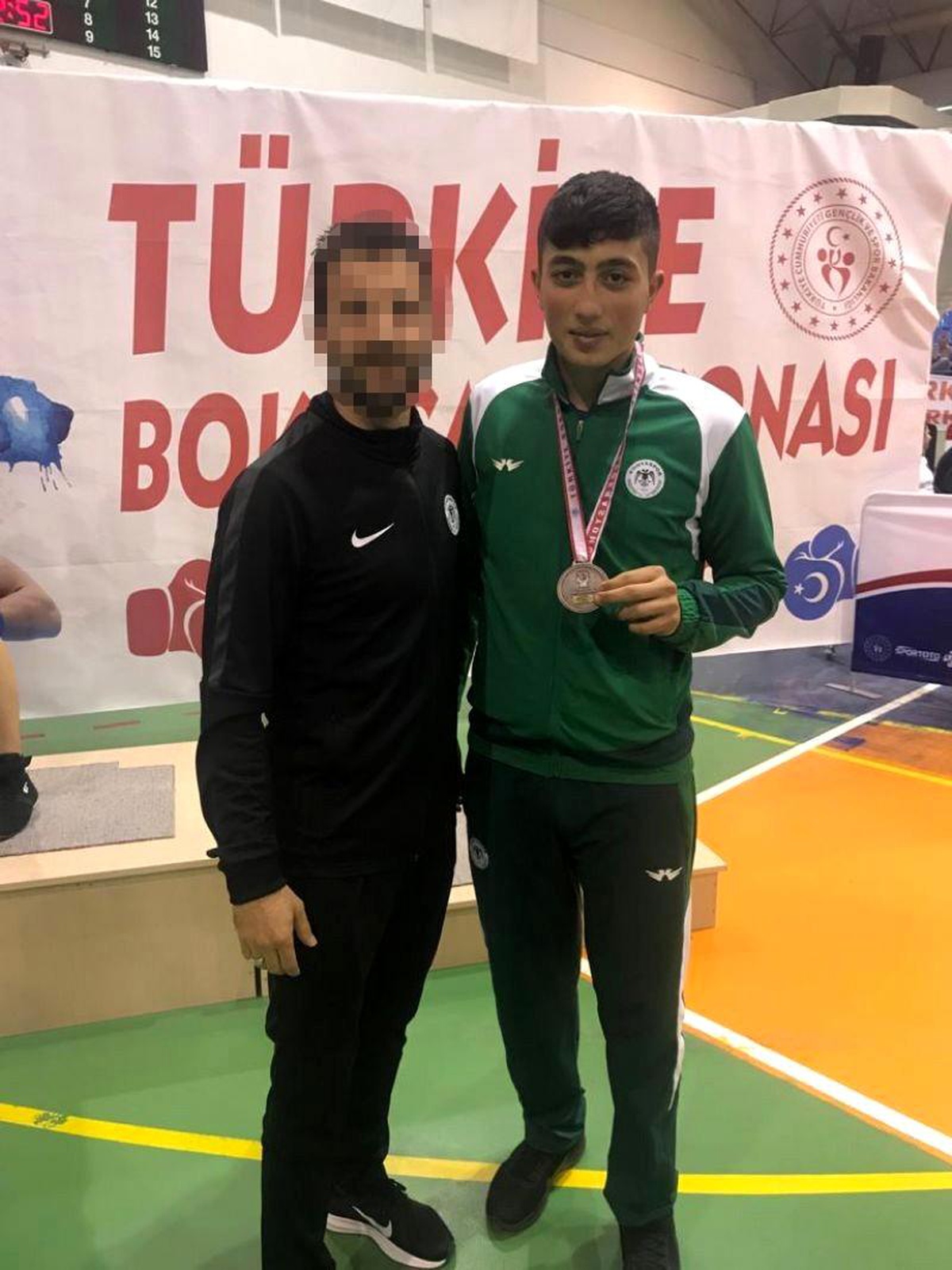 Dur ihtarına uymayan genç, bekçinin açtığı ateş sonucu ağır yaralandı