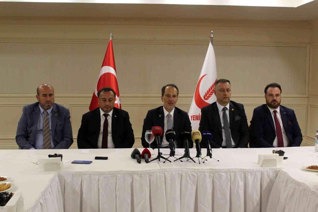Yeniden Refah Partisi kararını verdi! Seçimlerde kendi Cumhurbaşkanı adaylarını çıkaracaklar Yeniden Refah Partisi kararını verdi! Seçimlerde kendi Cumhurbaşkanı adaylarını çıkaracaklar