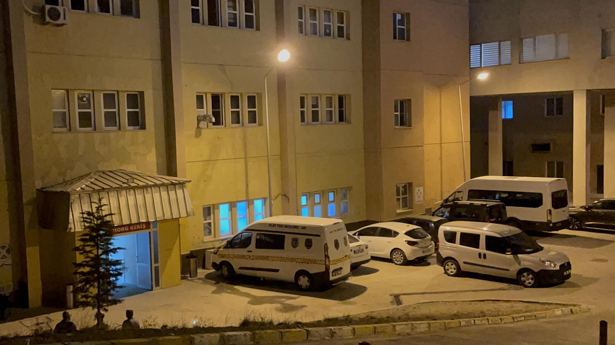 Erzincan\'da 3. kattaki balkondan düşen çocuk öldü