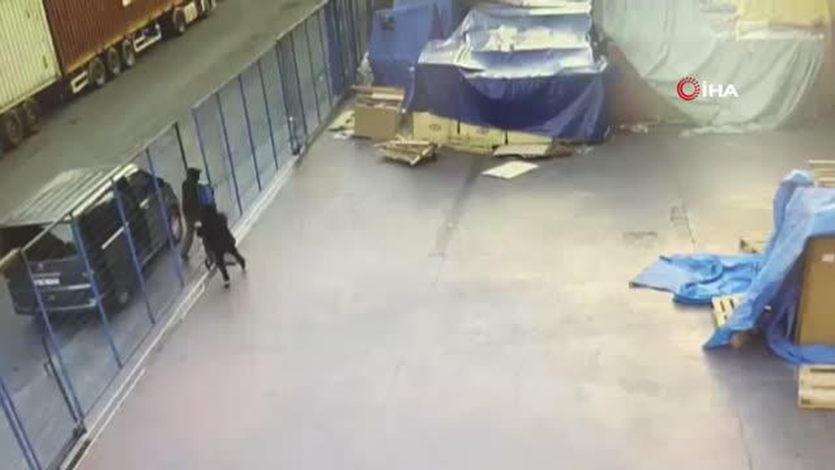 Esenyurt\'ta oto ve işyeri hırsızları yakayı ele verdi