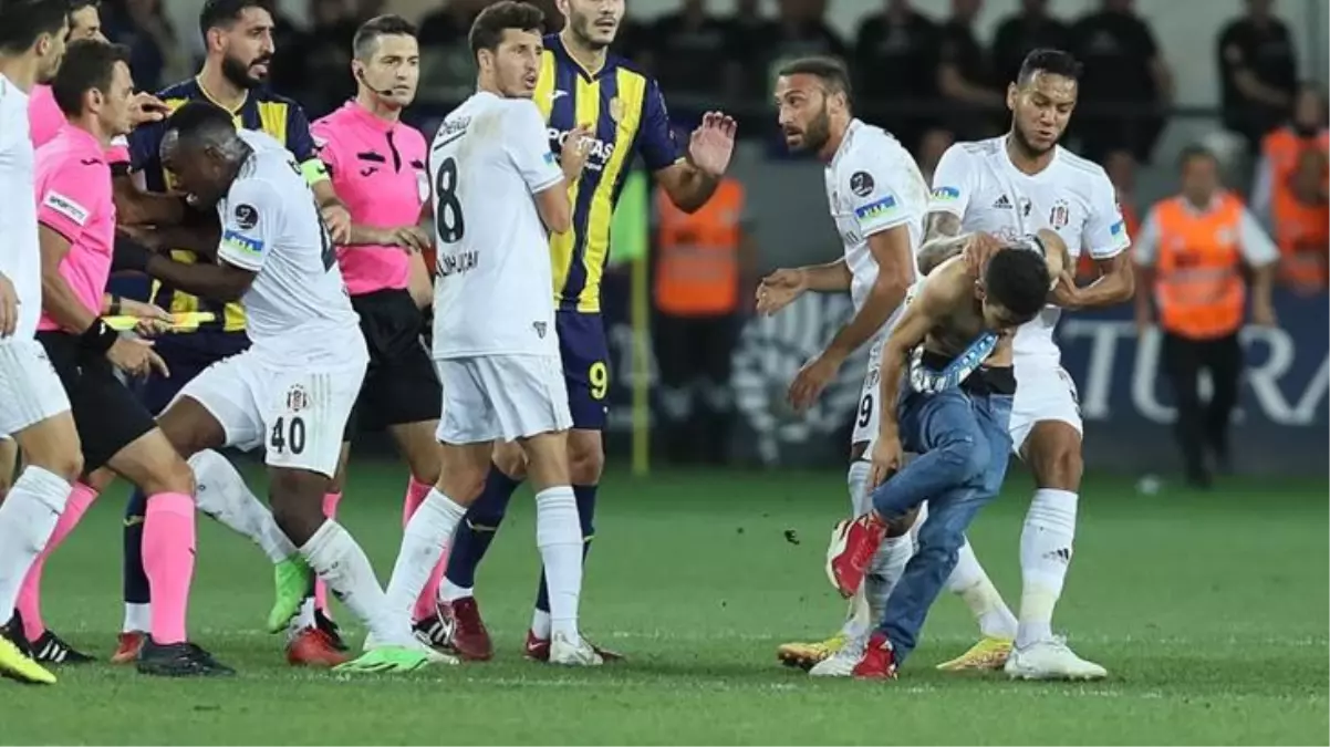 Beşiktaş\'tan Josef de Souza için 3 farklı maçtan örnek! Neden kırmızı kart görmemeliydi?