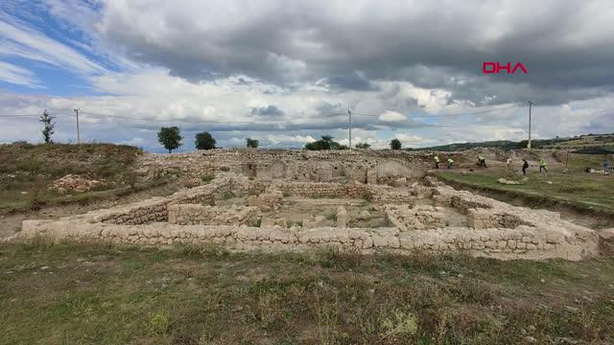 Hadrianaupolis\'te, "Asklepios" varlığına işaret eden 1800 yıllık yazıt bulundu