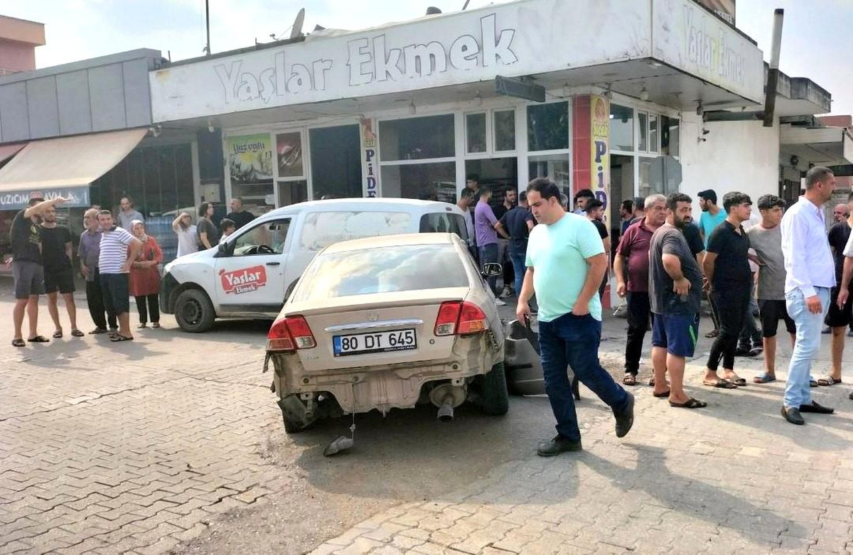 Karşı şeride geçip otomobile çarptı: 4 yaralı