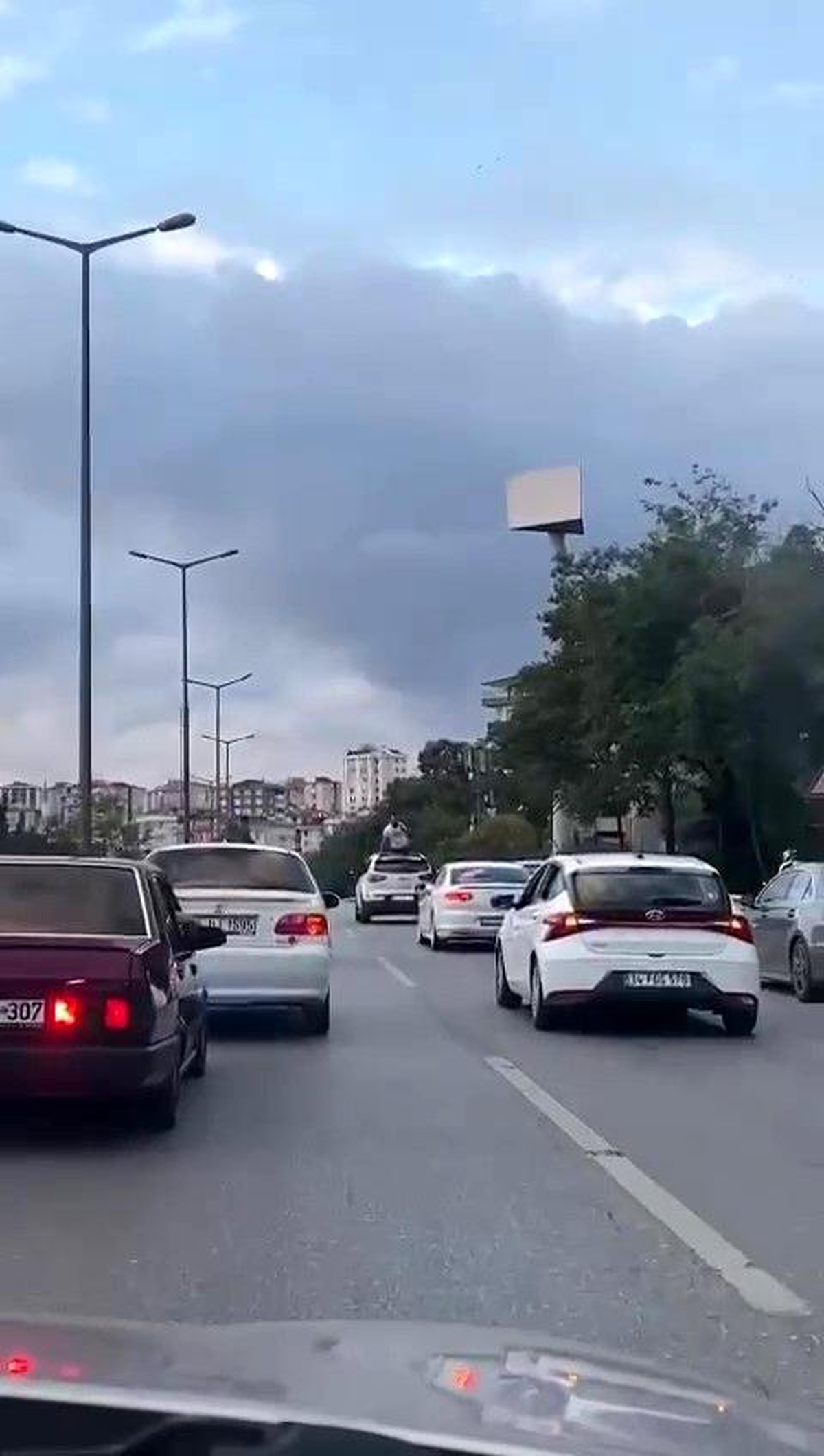 Kartal\'da düğün konvoyu yapıp trafiği birbirine kattılar