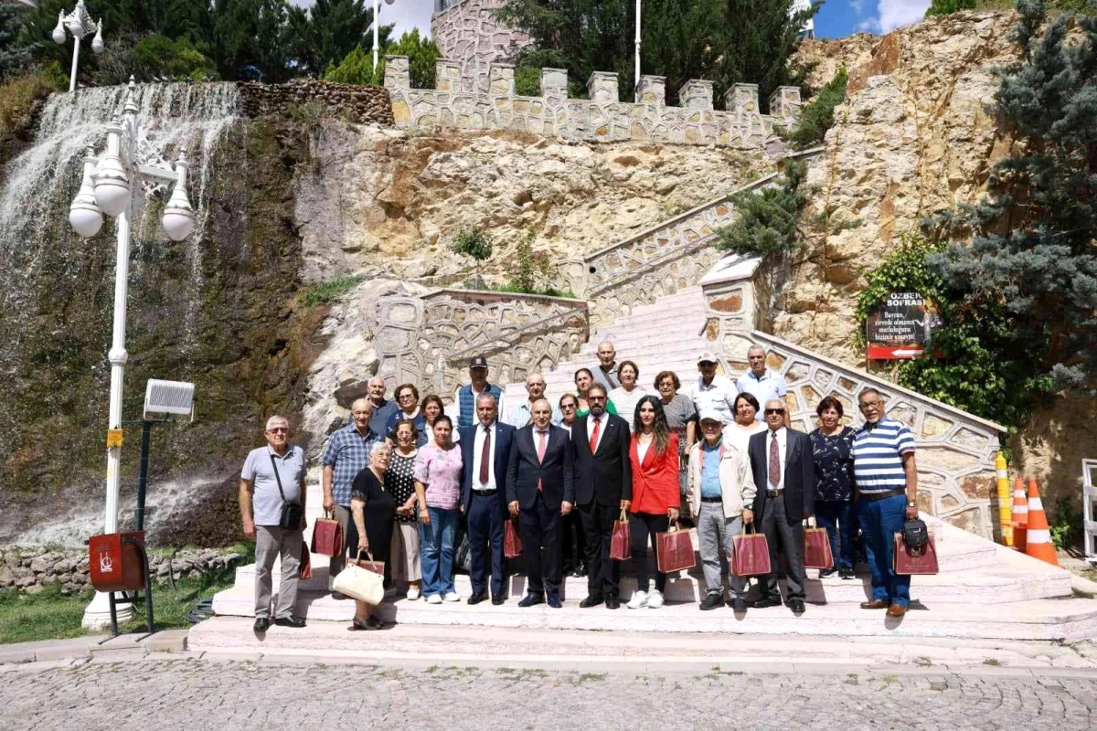 Keçiören Belediye Başkanı Altınok, Kıbrıs\'tan gelen misafirleri Estergon\'da ağırladı