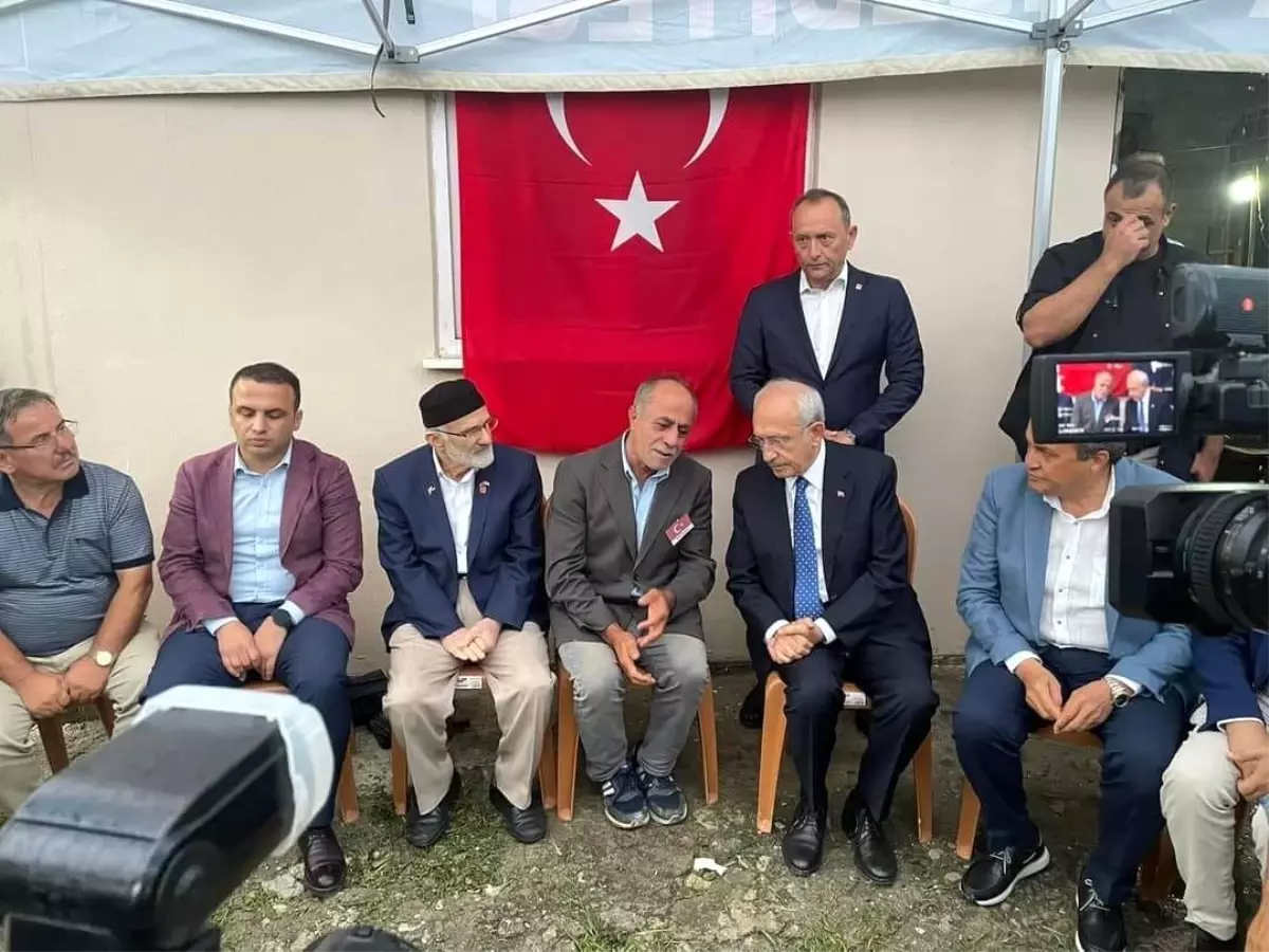 Kılıçdaroğlu şehit ailesini ziyaret etti