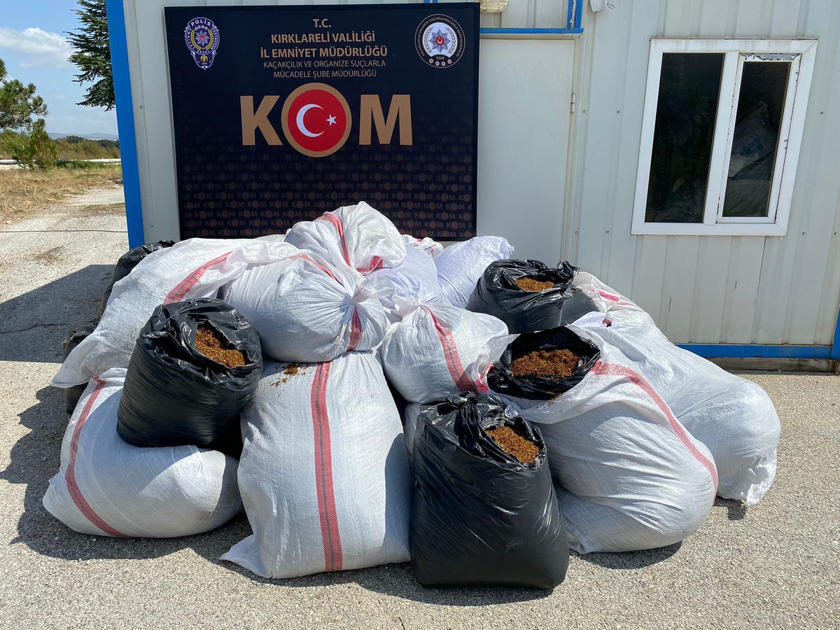 Kırklareli\'nde kamyonette 860 kilogram bandrolsüz tütün ele geçirildi