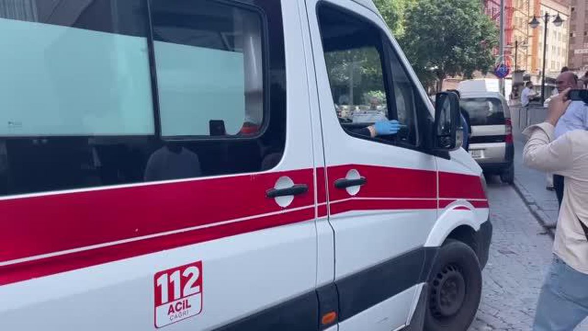 Kayseri\'de kız arkadaşını darbeden gence engel olmak isteyen kişi bıçakla yaralandı