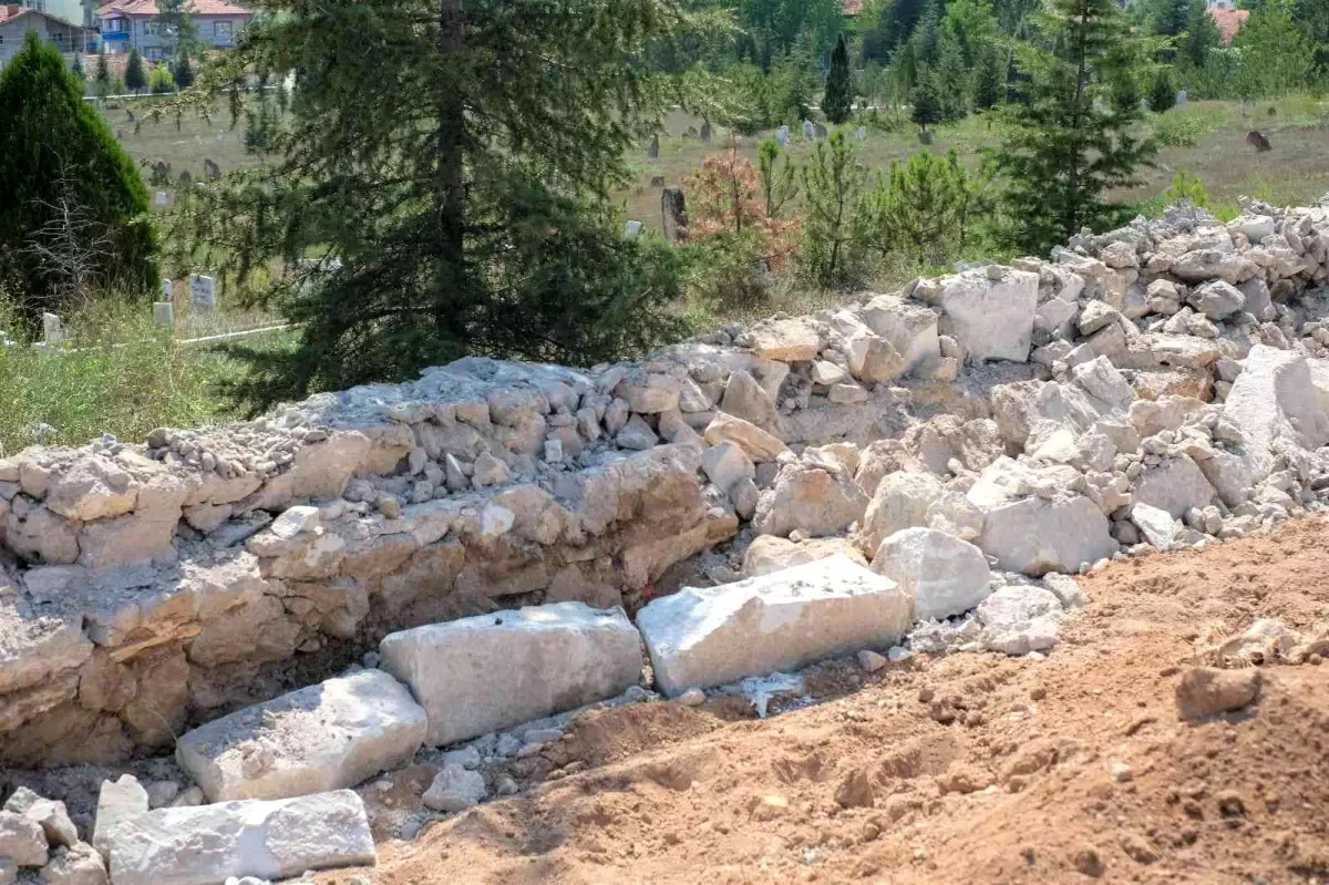 Mezarlıklarda bakım ve onarım çalışmaları