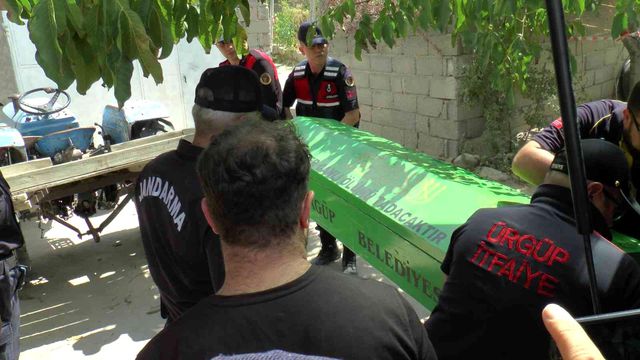Önce kurşunladı, sonra boğazını kesti Önce kurşunladı, sonra boğazını kesti