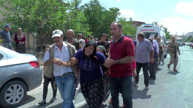 Önce kurşunladı, sonra boğazını kesti Önce kurşunladı, sonra boğazını kesti