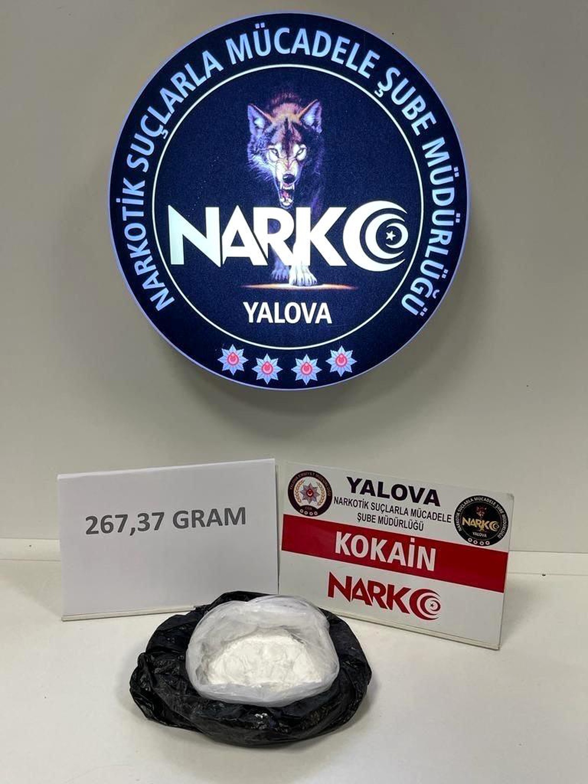 Otomobil içine zulalanmış uyuşturucuyu \'Gölge\' buldu