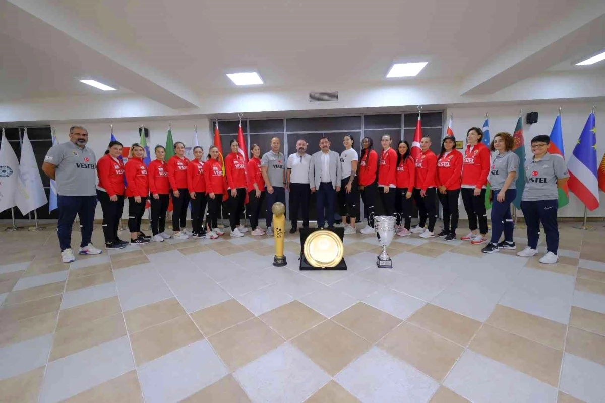 Süper Kupa\'nın şampiyonlarından Başkan Vidinlioğlu\'na ziyaret