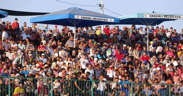 Süper Lig maçını aratmayan köy turnuvasını binlerce kişi takip etti Süper Lig maçını aratmayan köy turnuvasını binlerce kişi takip etti