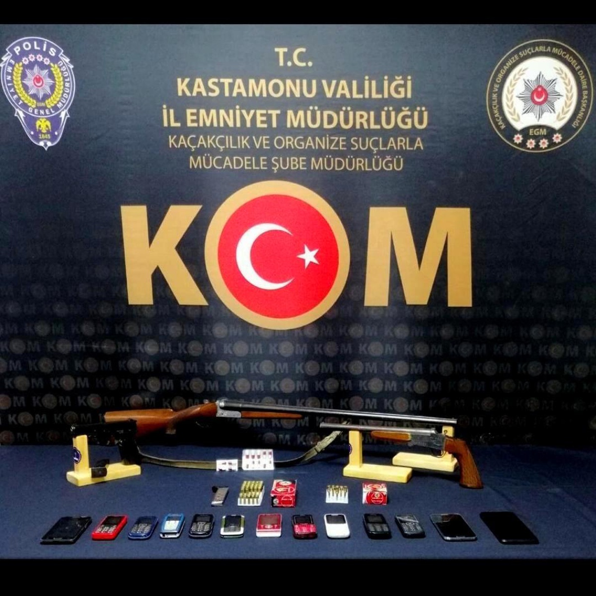 130 adet sentetik hap ile yakalanan şahıslar gözaltına alındı