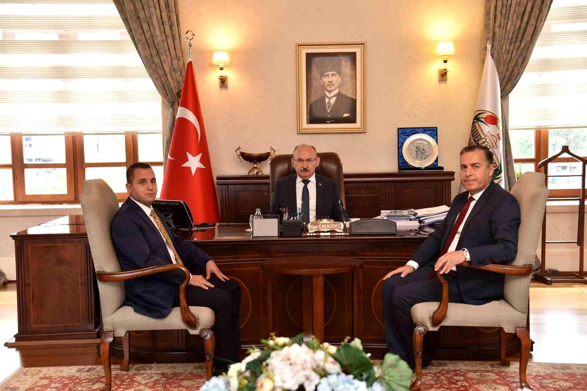 Turgutlu ve Kula\'nın yeni kaymakamlarından Vali Karadeniz\'e ziyaret