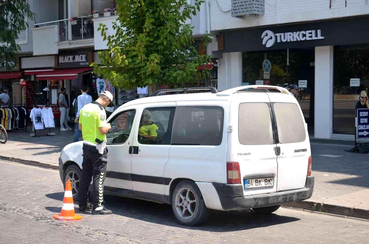 Uşak\'ta bin 337 sürücüye para cezası kesildi