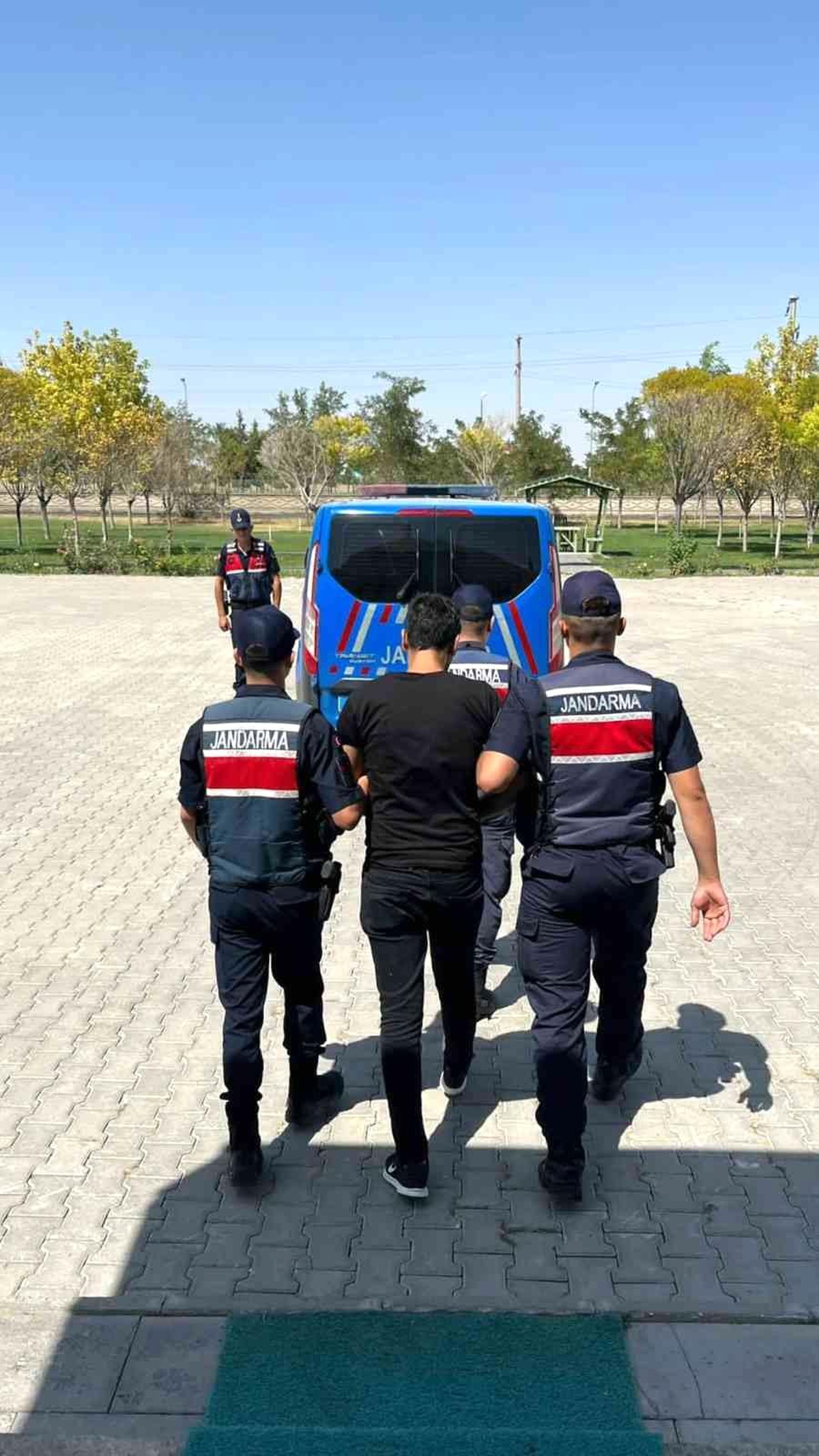 Uyuşturucudan aranan şahıs jandarma tarafından yakalandı