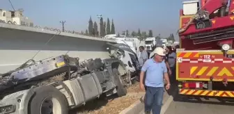 Adana'da 2 tır, 3 otomobil ve bir traktörün karıştığı kazada 3 kişi yaralandı