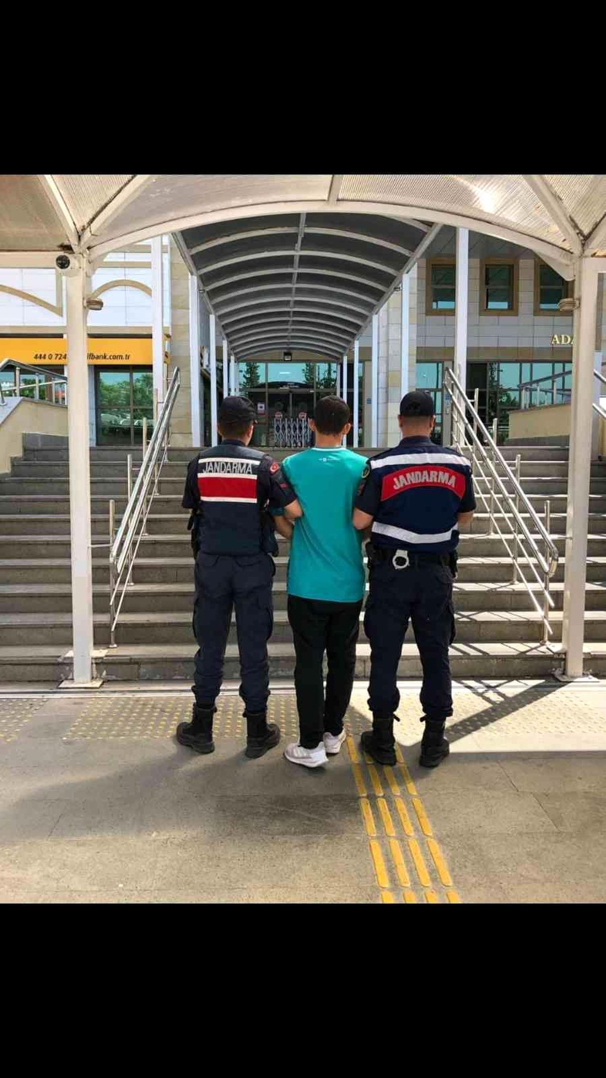 Antalya\'da 20 yıl 50 ay hapis cezası ile aranan şahıs yakalandı