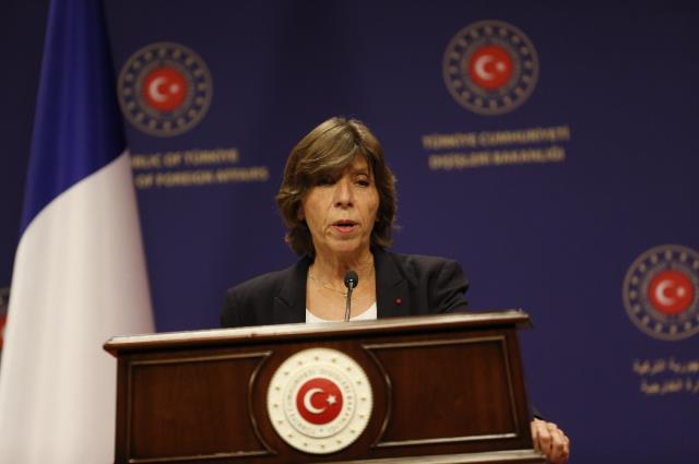 Dün Ankara'da resmi temaslarda bulunan Fransız bakan, Atina'ya adım atar atmaz Türkiye'yi suçladı Dün Ankara'da resmi temaslarda bulunan Fransız bakan, Atina'ya adım atar atmaz Türkiye'yi suçladı