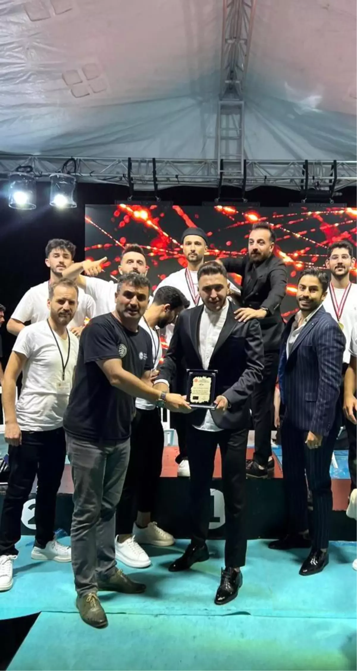 Eskişehirli ünlü saç tasarımcısı Hasan Hüseyin Yılmaz\'a Sakarya\'da jüri görevi