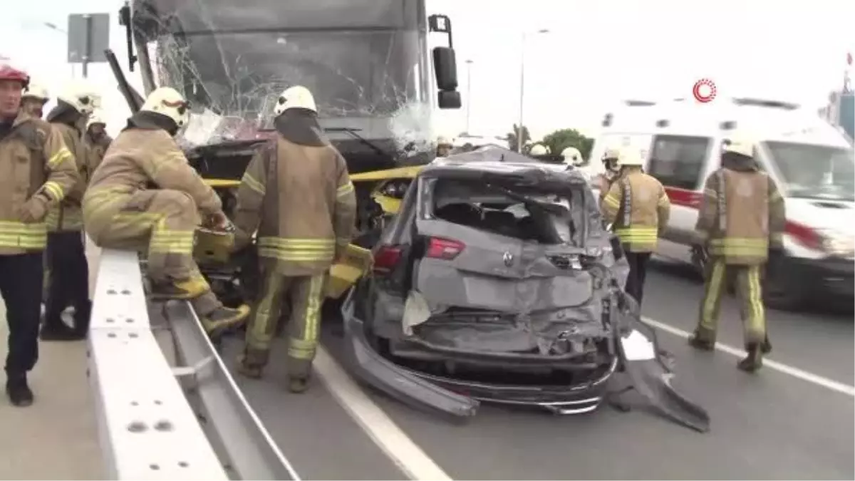 Freni patlayan İETT otobüsü önce otomobillere ardından bariyerlere çarptı