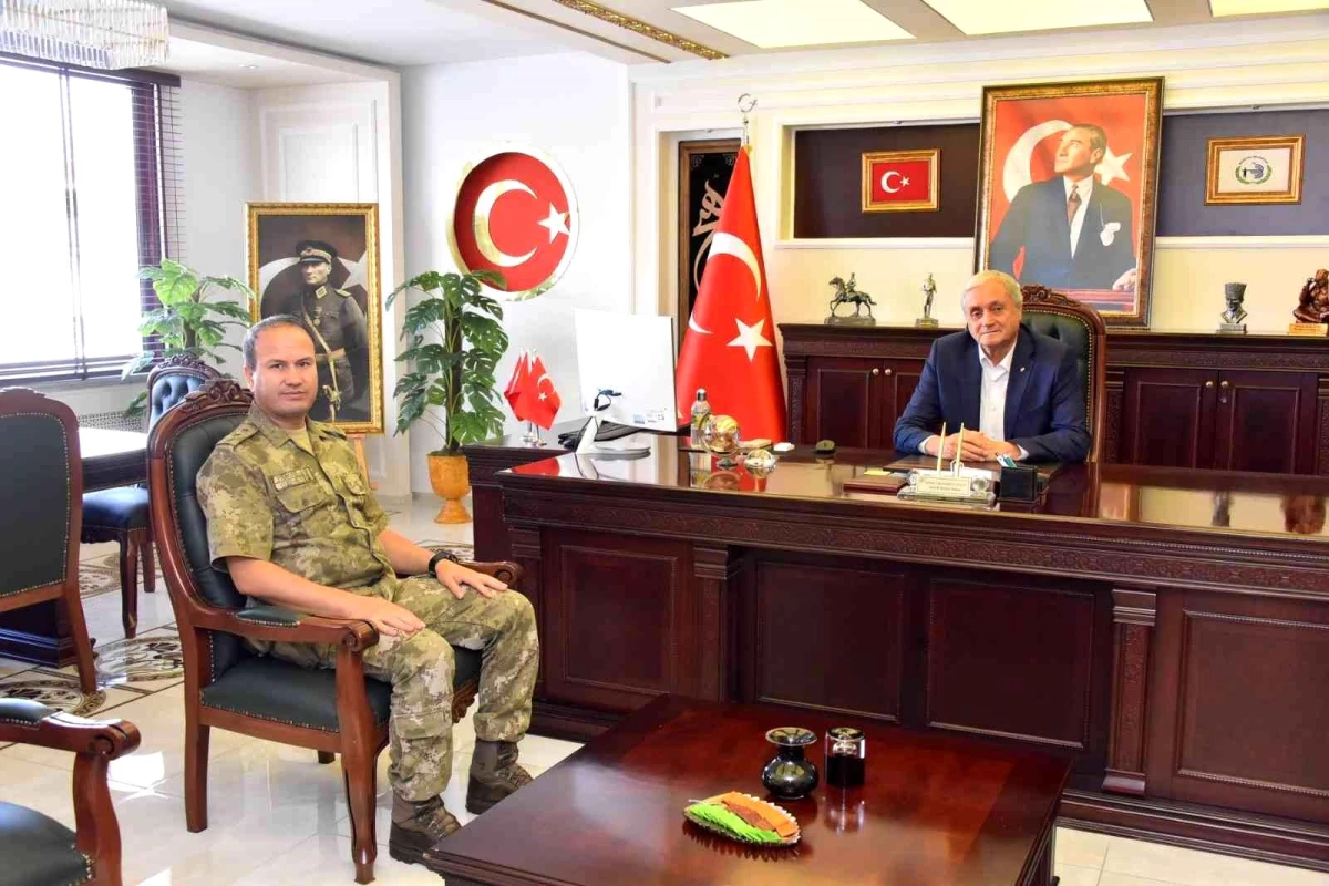 Garnizon Komutanı Mühimmat Yüzbaşı Caner Yılmaz\'dan Başkan Bakkalcıoğlu\'na ziyaret