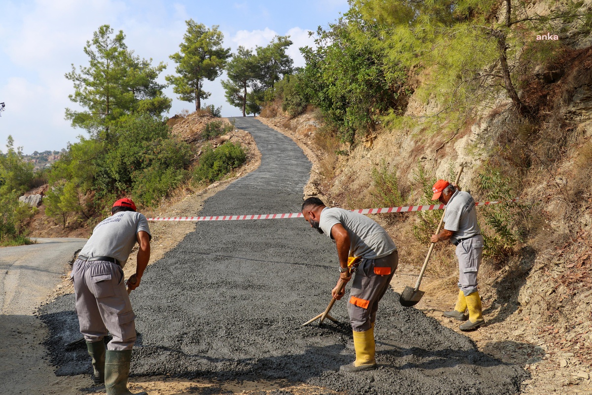 Gazipaşa Belediyesi\'nden Karalar\'da Beton Yol Çalışması