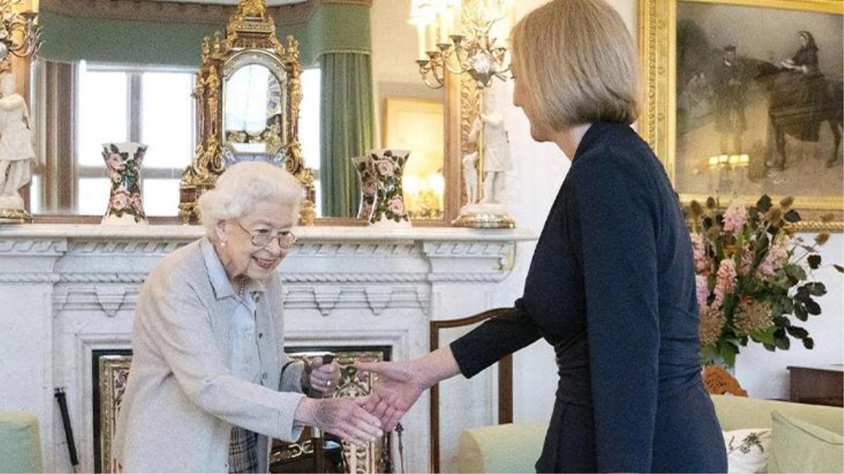 İngiltere\'nin yeni Başbakanı seçilen Liz Truss, Kraliçe 2. Elizabeth\'ten hükümeti kurma yetkisini aldı