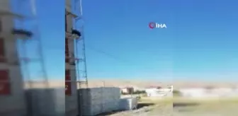 İnşaat iskelesine çıkan keçi böyle kurtarıldı