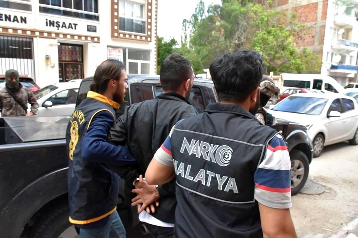Kesinleşmiş hapis cezaları bulunan 16 kişi yakalandı