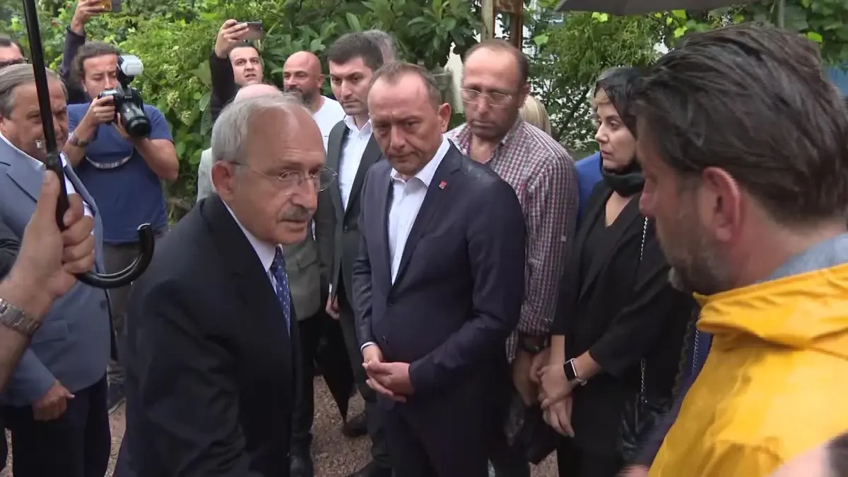 Kılıçdaroğlu\'ndan, Şehit Ümit Kesti\'nin Fatsa\'daki Ailesine Taziye Ziyareti