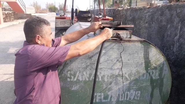Osmaniye'deki köyde yaşayanlar 4 aydır susuz! Vatandaşlar artık isyan etti Osmaniye'deki köyde yaşayanlar 4 aydır susuz! Vatandaşlar artık isyan etti