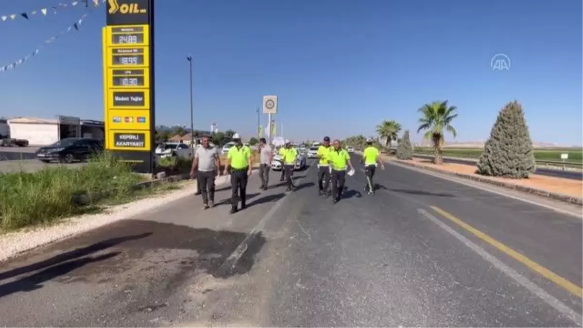 Şanlıurfa\'da otobüse çarpan otomobildeki 2 kişi öldü